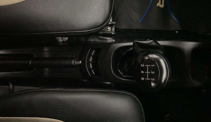 2013 Maruti Wagon R 1.0 VXI, Petrol, Manual, 63,539 km, Gear Lever