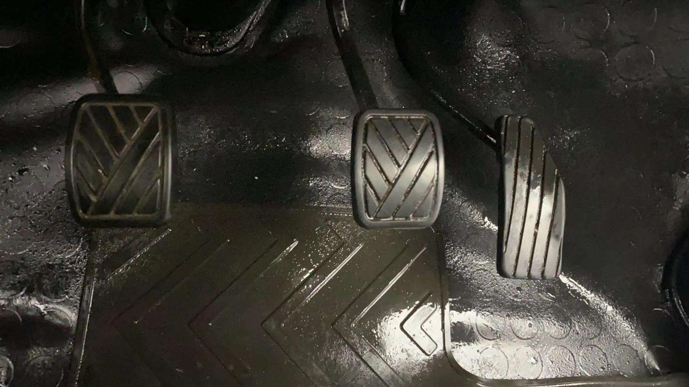 2013 Maruti Wagon R 1.0 VXI, Petrol, Manual, 63,584 km, Pedals