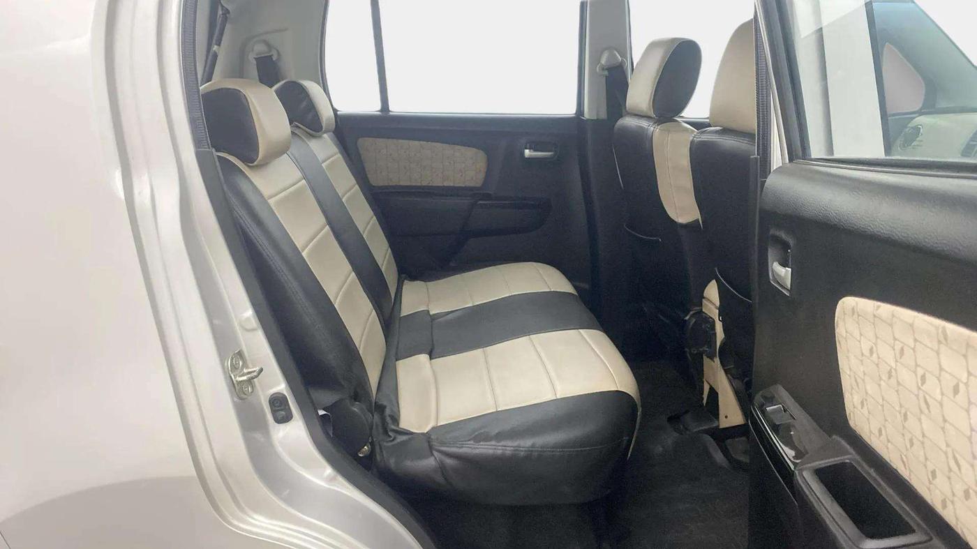 2017 Maruti Wagon R 1.0 VXI, CNG, Manual, 81,879 km, Right Side Rear Door Cabin