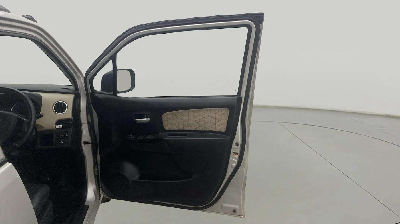 2017 Maruti Wagon R 1.0 VXI, CNG, Manual, 81,879 km, RHS Front Door