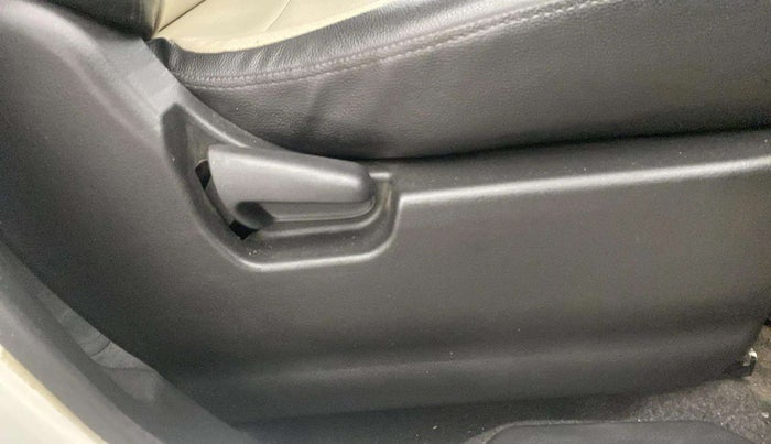 2017 Maruti Wagon R 1.0 VXI, CNG, Manual, 81,879 km, Driver Side Adjustment Panel