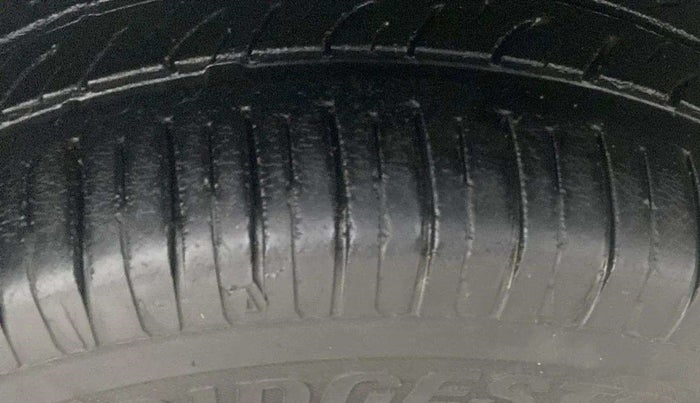 2017 Maruti Wagon R 1.0 VXI, CNG, Manual, 81,879 km, Right Front Tyre Tread