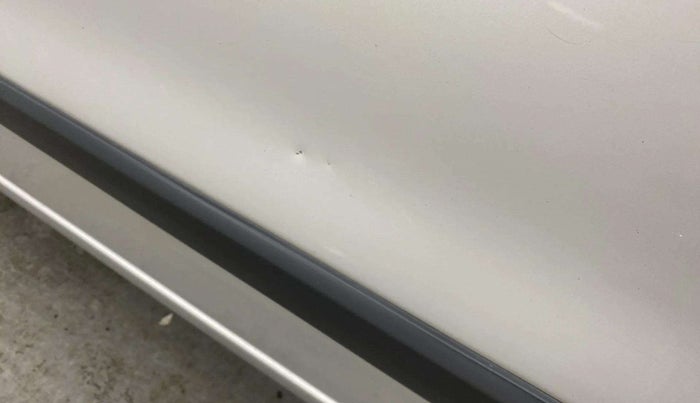 2017 Maruti Wagon R 1.0 VXI, CNG, Manual, 81,879 km, Front passenger door - Slightly dented