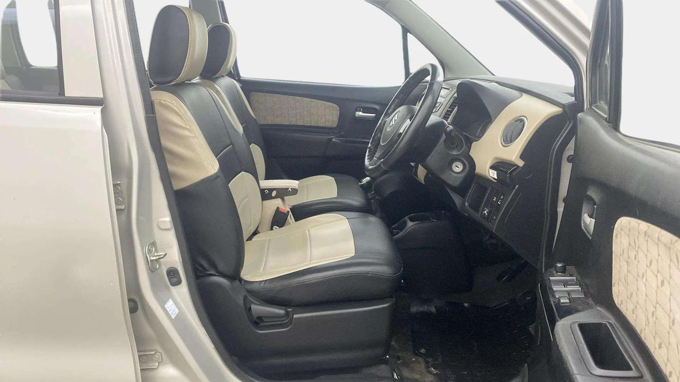 2017 Maruti Wagon R 1.0 VXI, CNG, Manual, 81,879 km, Right Side Front Door Cabin