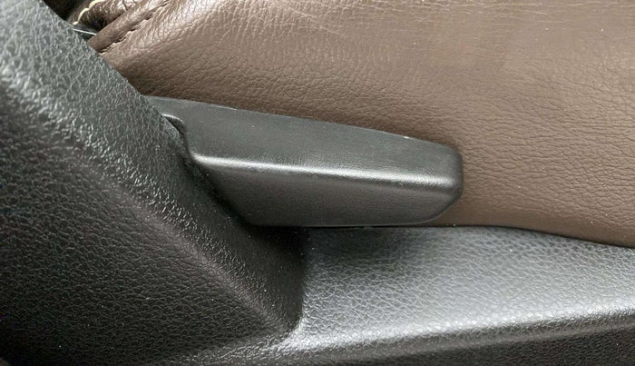 2018 Renault Duster RXS CVT, Petrol, Automatic, 26,394 km, Driver Side Adjustment Panel