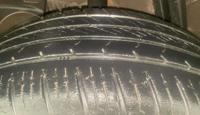2018 Renault Duster RXS CVT, Petrol, Automatic, 26,394 km, Right Rear Tyre Tread