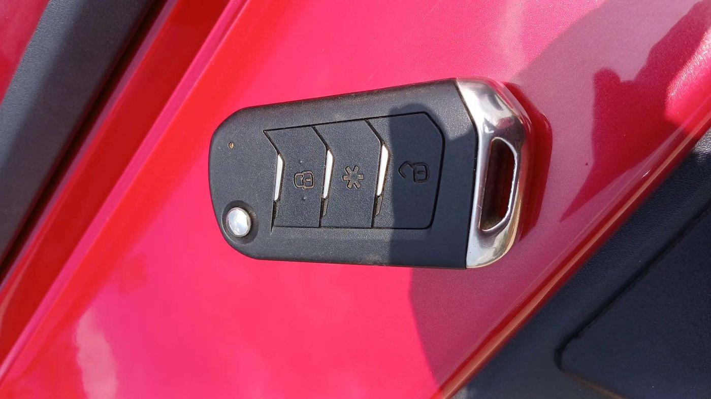 2022 Mahindra Thar LX PETROL HT 4WD AT, Petrol, Automatic, 22,729 km, Key Close Up