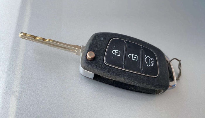 2014 Hyundai Xcent S (O) 1.2, Petrol, Manual, 69,053 km, Key Close Up