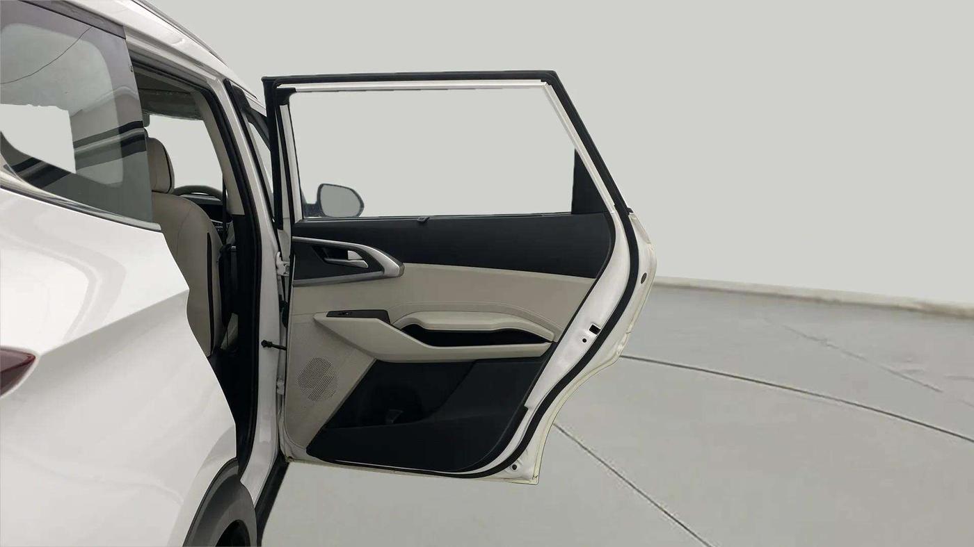 2023 KIA CARENS PRESTIGE PLUS 1.5 PETROL IMT 7 STR, Petrol, Manual, 36,360 km, RHS Rear Door