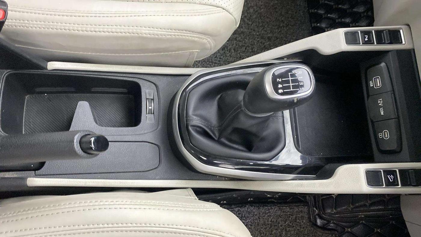2023 KIA CARENS PRESTIGE PLUS 1.5 PETROL IMT 7 STR, Petrol, Manual, 36,360 km, Gear Lever