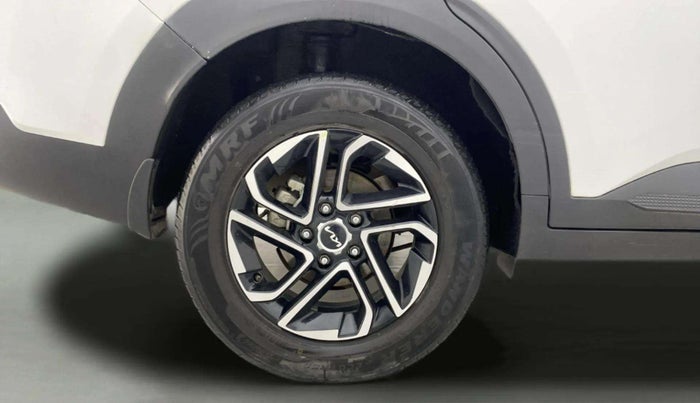 2023 KIA CARENS PRESTIGE PLUS 1.5 PETROL IMT 7 STR, Petrol, Manual, 36,162 km, Right Rear Wheel