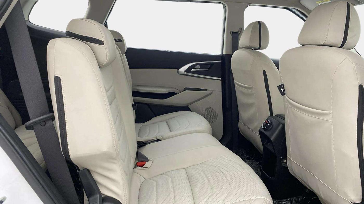 2023 KIA CARENS PRESTIGE PLUS 1.5 PETROL IMT 7 STR, Petrol, Manual, 36,360 km, Right Side Rear Door Cabin