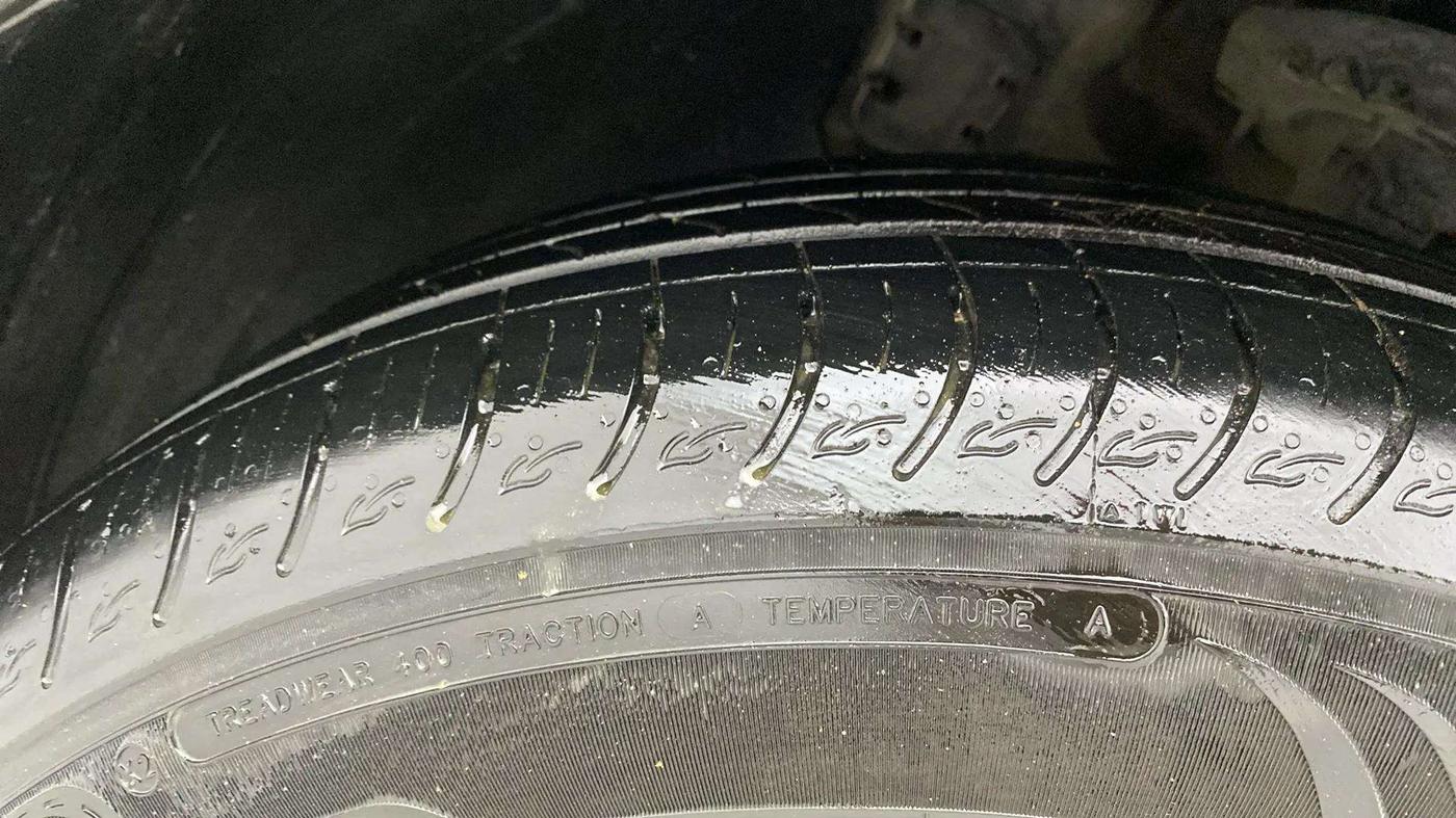 2023 KIA CARENS PRESTIGE PLUS 1.5 PETROL IMT 7 STR, Petrol, Manual, 36,360 km, Left Front Tyre Tread