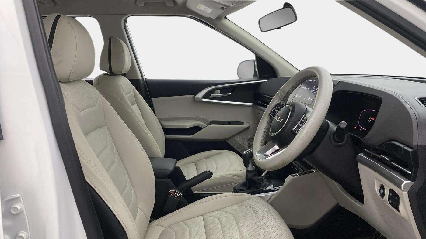 2023 KIA CARENS PRESTIGE PLUS 1.5 PETROL IMT 7 STR, Petrol, Manual, 36,360 km, Right Side Front Door Cabin