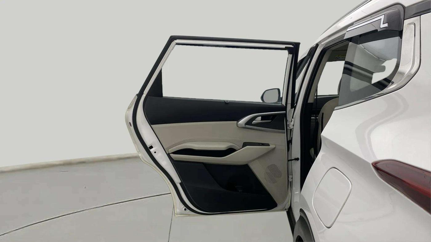 2023 KIA CARENS PRESTIGE PLUS 1.5 PETROL IMT 7 STR, Petrol, Manual, 36,360 km, LHS Rear Door