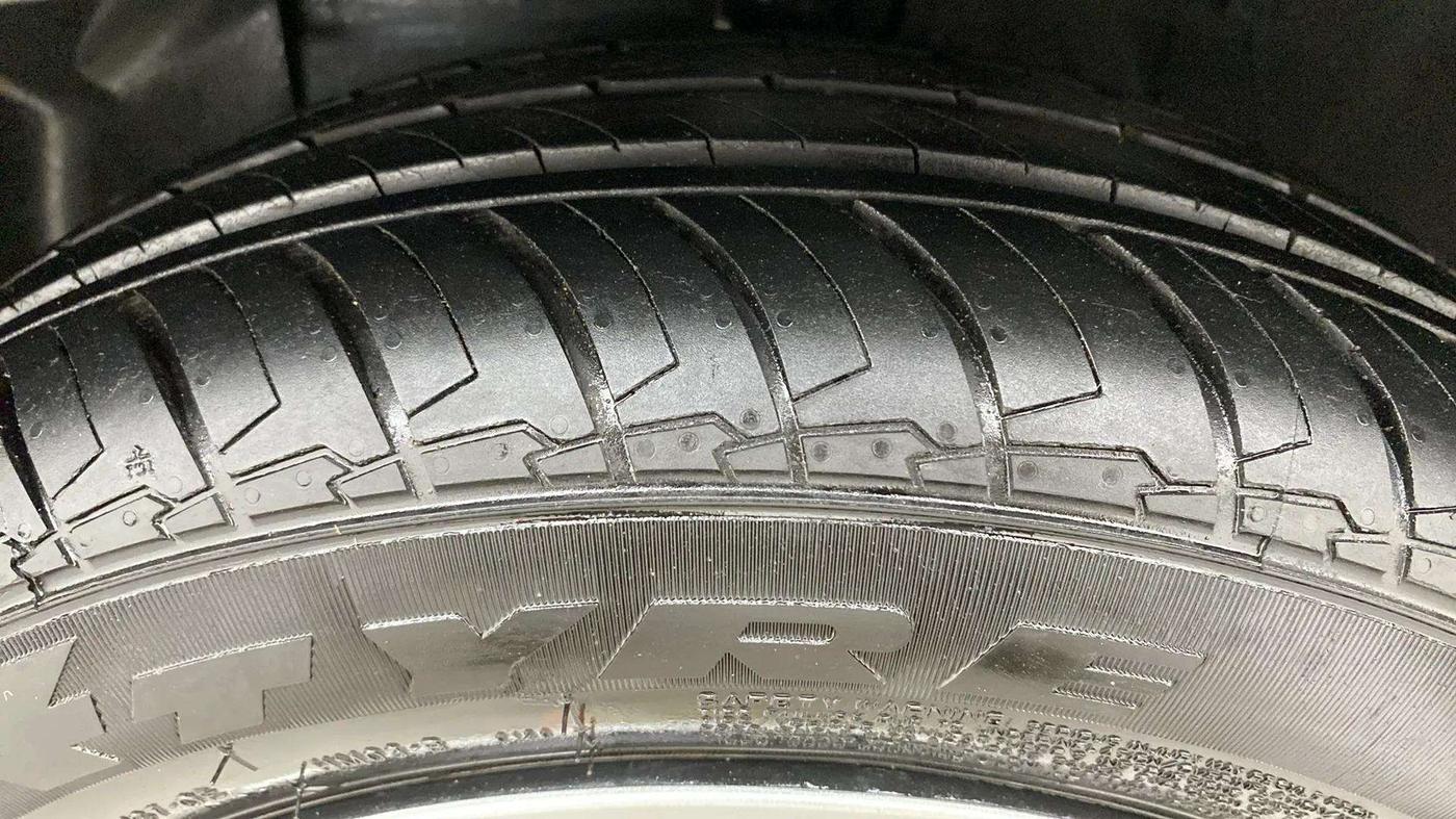 2024 Hyundai EXTER  SX 1.2 AMT, Petrol, Automatic, 2,779 km, Left Front Tyre Tread