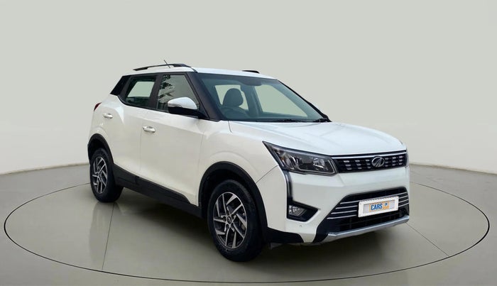 2022 Mahindra XUV300 W8 (O) 1.2 PETROL, Petrol, Manual, 33,828 km, Right Front Diagonal