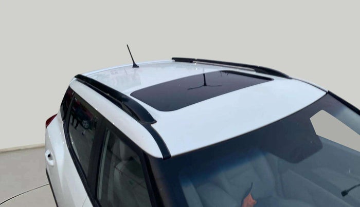 2022 Mahindra XUV300 W8 (O) 1.2 PETROL, Petrol, Manual, 33,828 km, Roof