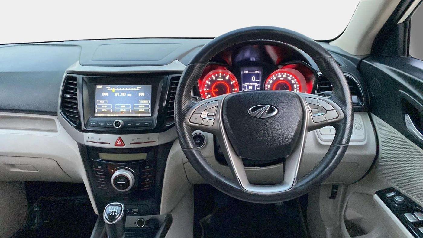 2022 Mahindra XUV300 W8 (O) 1.2 PETROL, Petrol, Manual, 33,842 km, Steering Wheel Close Up