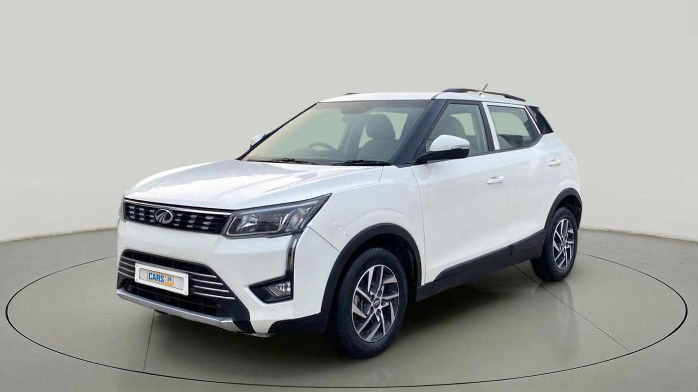2022 Mahindra XUV300 W8 (O) 1.2 PETROL, Petrol, Manual, 33,842 km, Left Front Diagonal
