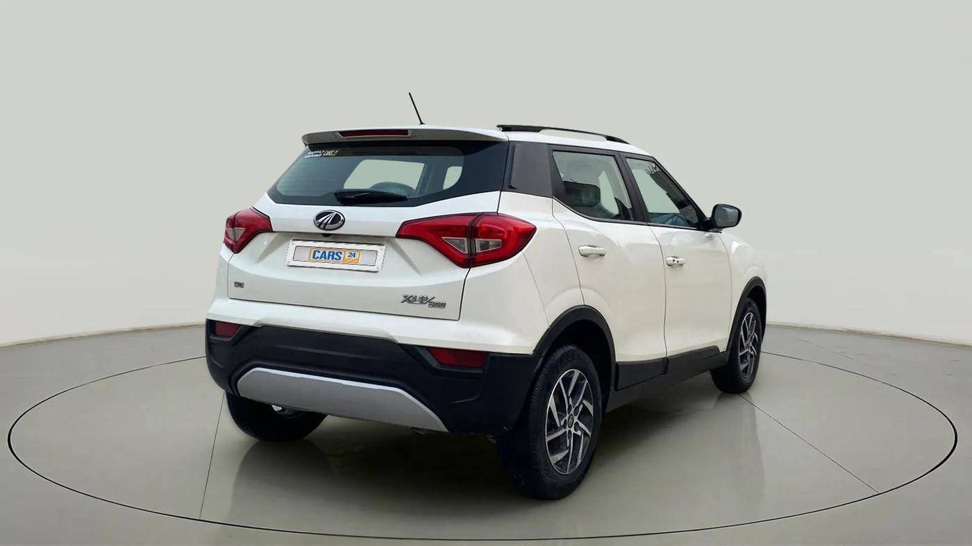 2022 Mahindra XUV300 W8 (O) 1.2 PETROL, Petrol, Manual, 33,842 km, Right Back Diagonal