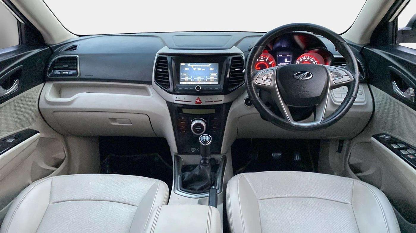 2022 Mahindra XUV300 W8 (O) 1.2 PETROL, Petrol, Manual, 33,842 km, Dashboard