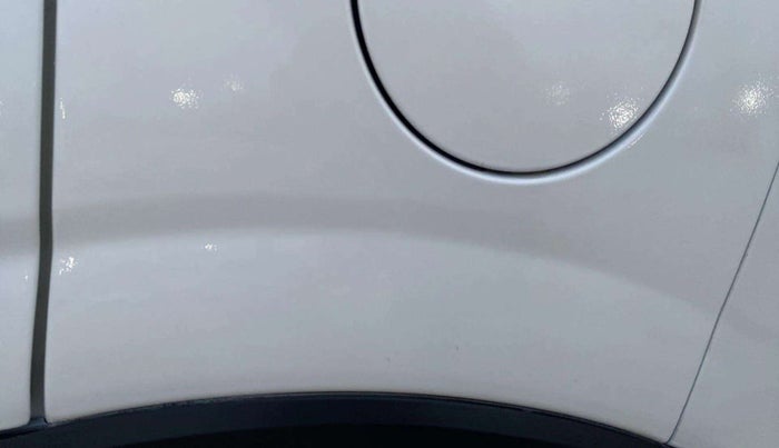 2022 Mahindra XUV300 W8 (O) 1.2 PETROL, Petrol, Manual, 33,828 km, Left quarter panel - Minor scratches