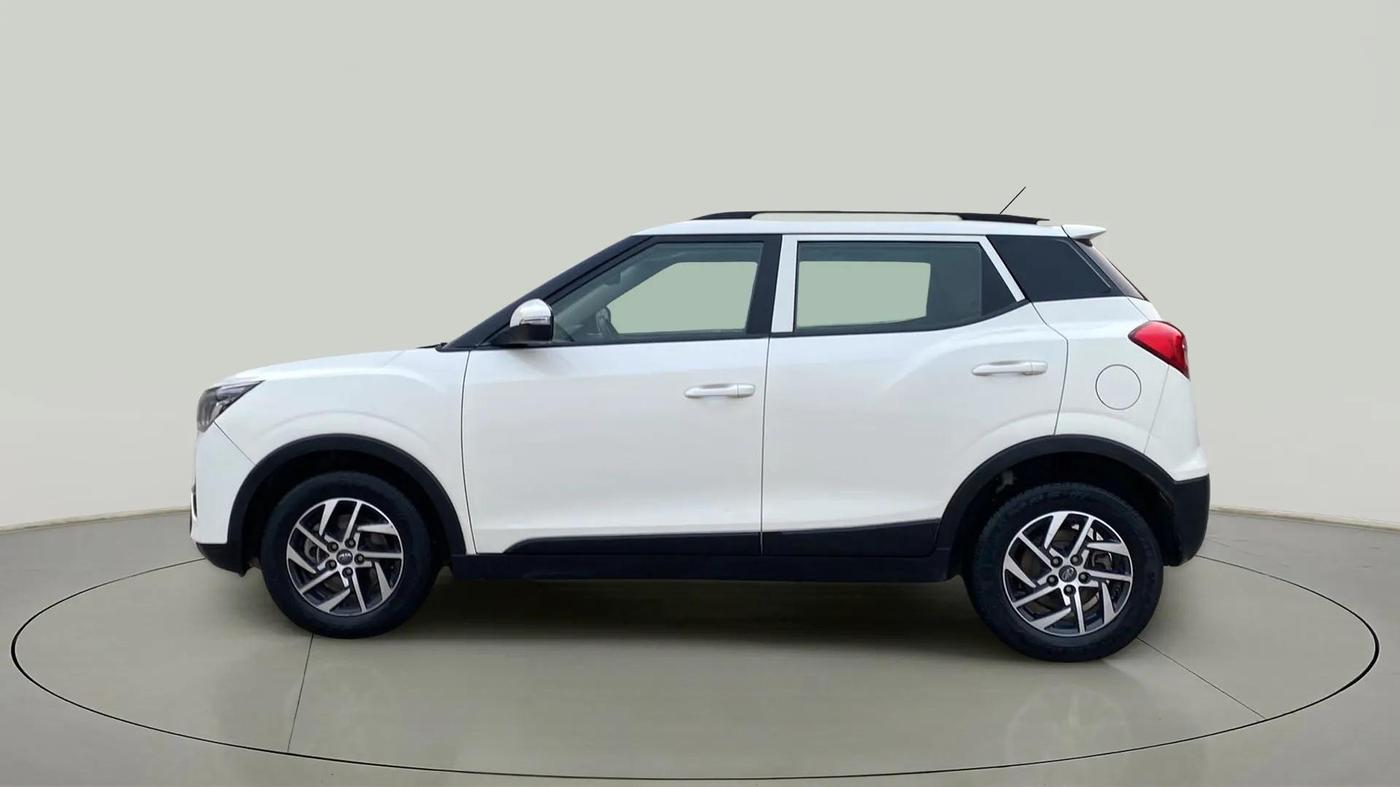 2022 Mahindra XUV300 W8 (O) 1.2 PETROL, Petrol, Manual, 33,842 km, Left Side