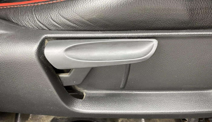 2019 Volkswagen Polo HIGHLINE PLUS 1.0, Petrol, Manual, 83,823 km, Driver Side Adjustment Panel