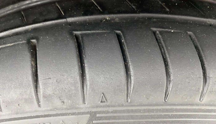 2019 Volkswagen Polo HIGHLINE PLUS 1.0, Petrol, Manual, 83,823 km, Right Front Tyre Tread