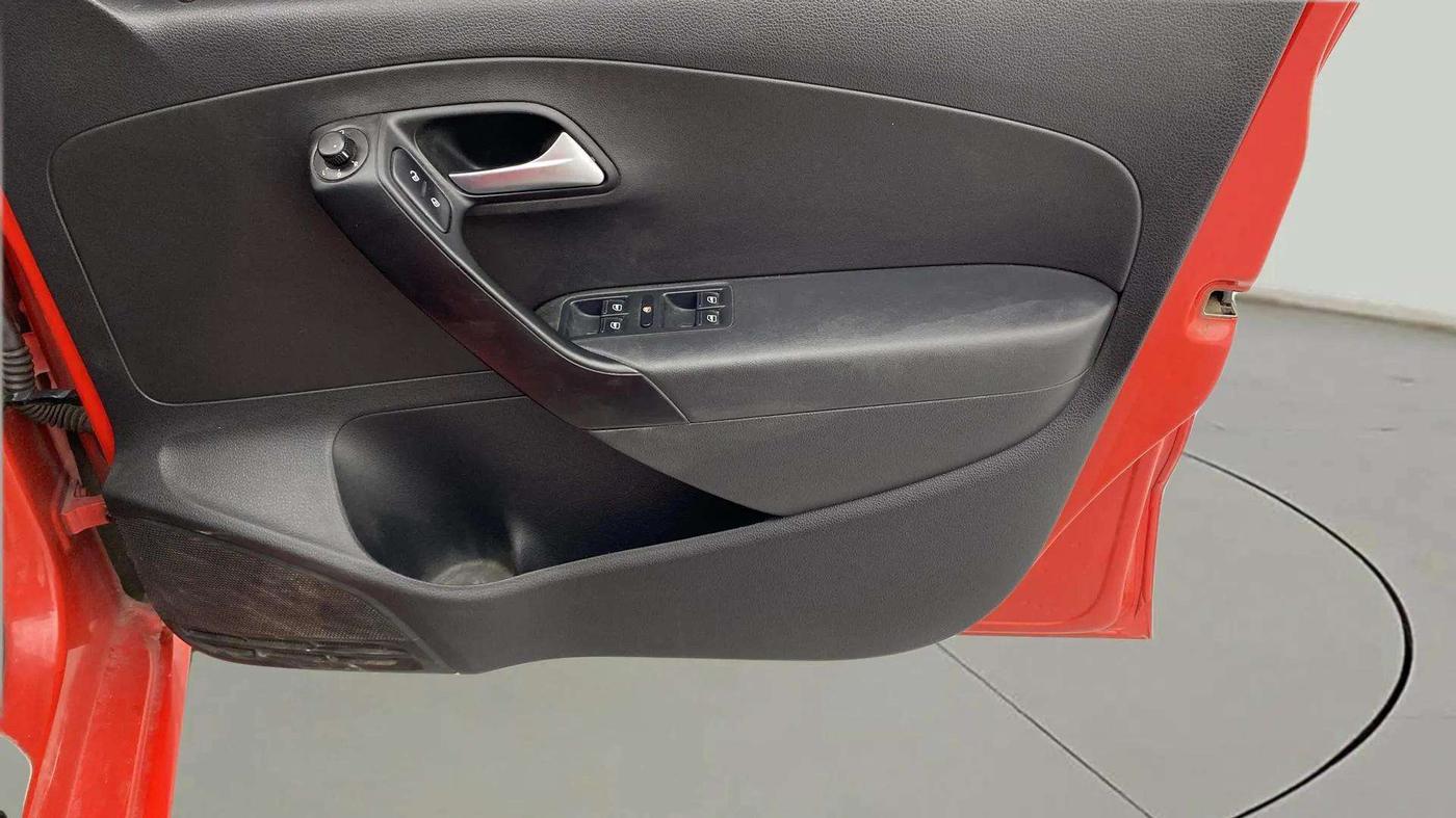 2019 Volkswagen Polo HIGHLINE PLUS 1.0, Petrol, Manual, 83,978 km, Driver Side Door Panels Control