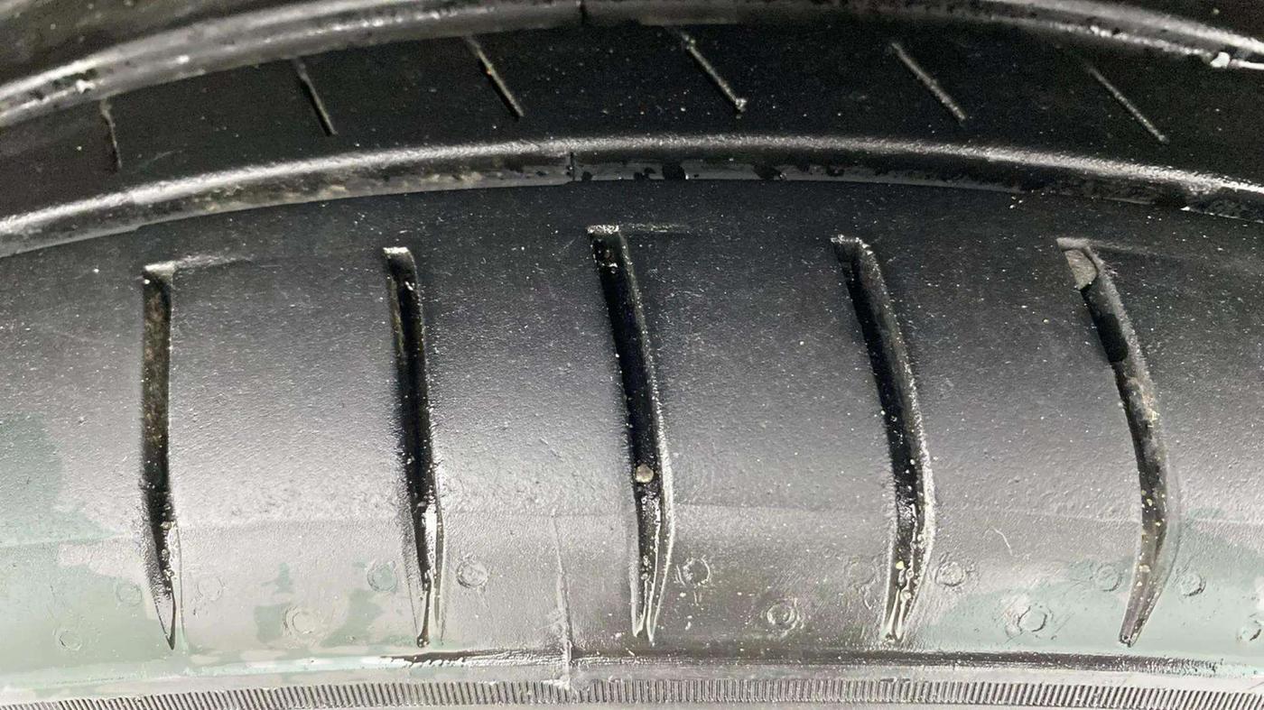 2019 Volkswagen Polo HIGHLINE PLUS 1.0, Petrol, Manual, 83,978 km, Left Front Tyre Tread