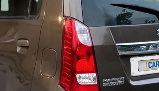 2018 Maruti Wagon R 1.0 VXI AMT, Petrol, Automatic, 29,286 km, Left tail light - Minor scratches