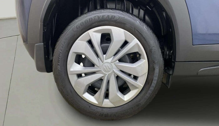 2023 Maruti FRONX DELTA 1.2 MT PETROL, CNG, Manual, 6,633 km, Right Rear Wheel