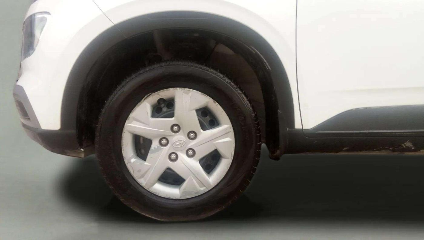 2021 Hyundai VENUE S 1.2, Petrol, Manual, 32,716 km, Left Front Wheel