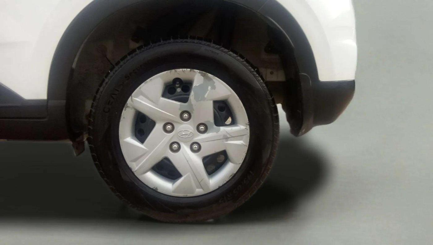 2021 Hyundai VENUE S 1.2, Petrol, Manual, 32,716 km, Left Rear Wheel