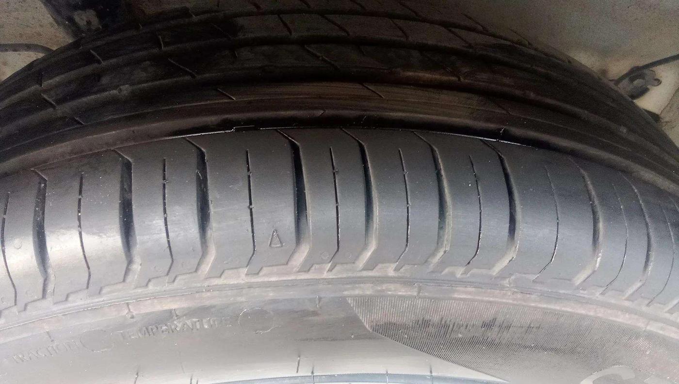 2021 Hyundai VENUE S 1.2, Petrol, Manual, 32,716 km, Right Rear Tyre Tread