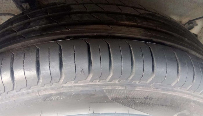 2021 Hyundai VENUE S 1.2, Petrol, Manual, 32,716 km, Right Rear Tyre Tread