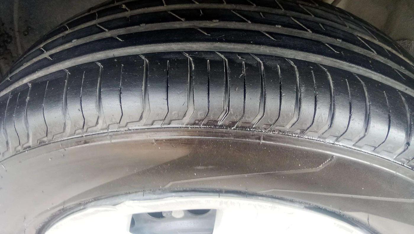 2021 Hyundai VENUE S 1.2, Petrol, Manual, 32,716 km, Left Front Tyre Tread