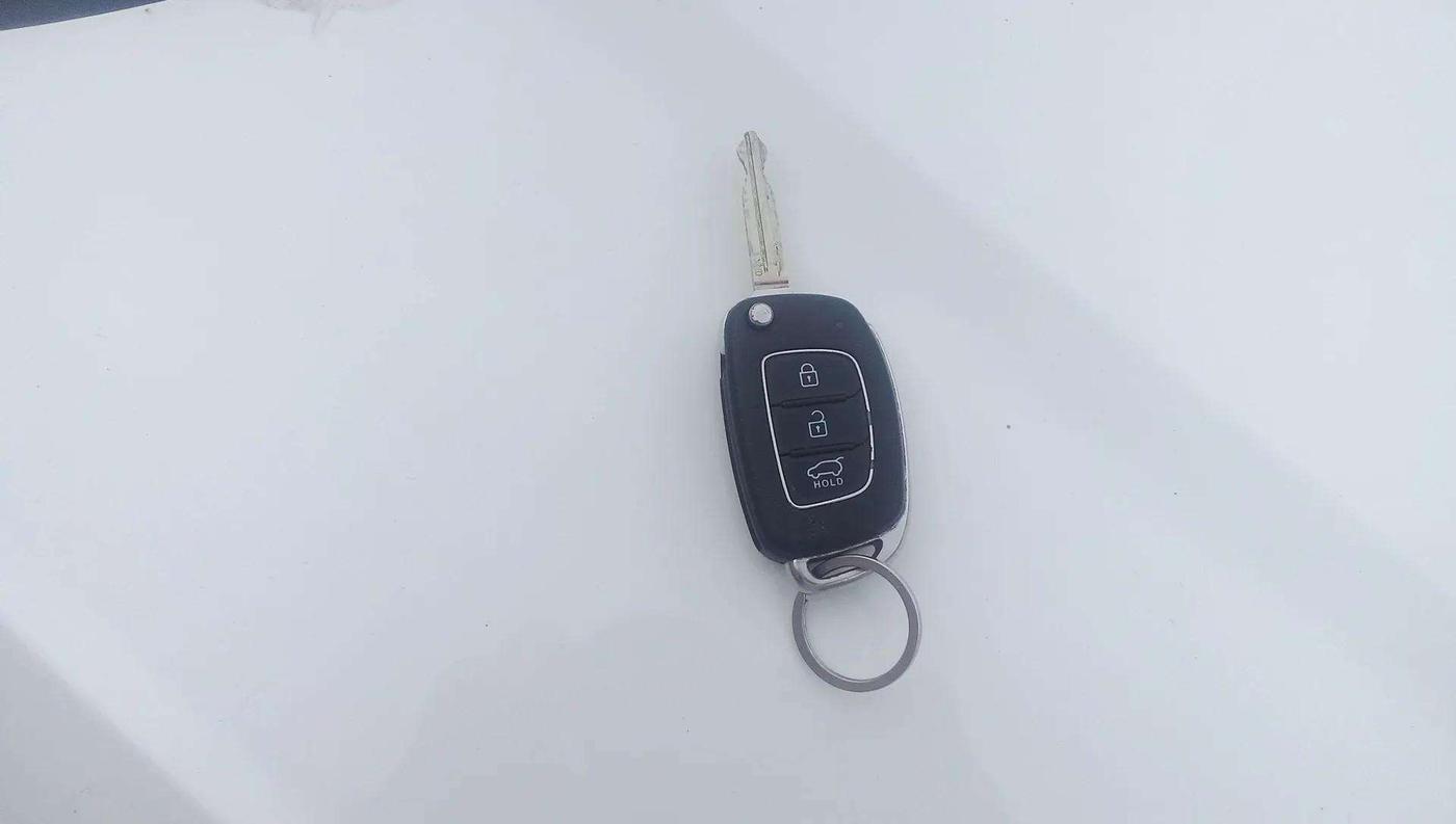 2021 Hyundai VENUE S 1.2, Petrol, Manual, 32,716 km, Key Close Up