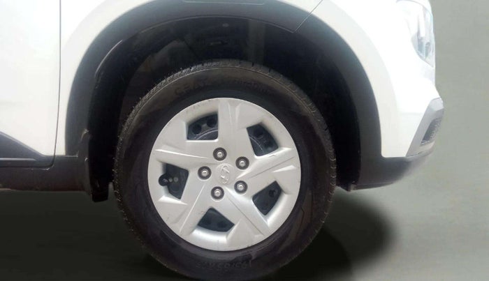 2021 Hyundai VENUE S 1.2, Petrol, Manual, 32,716 km, Right Front Wheel