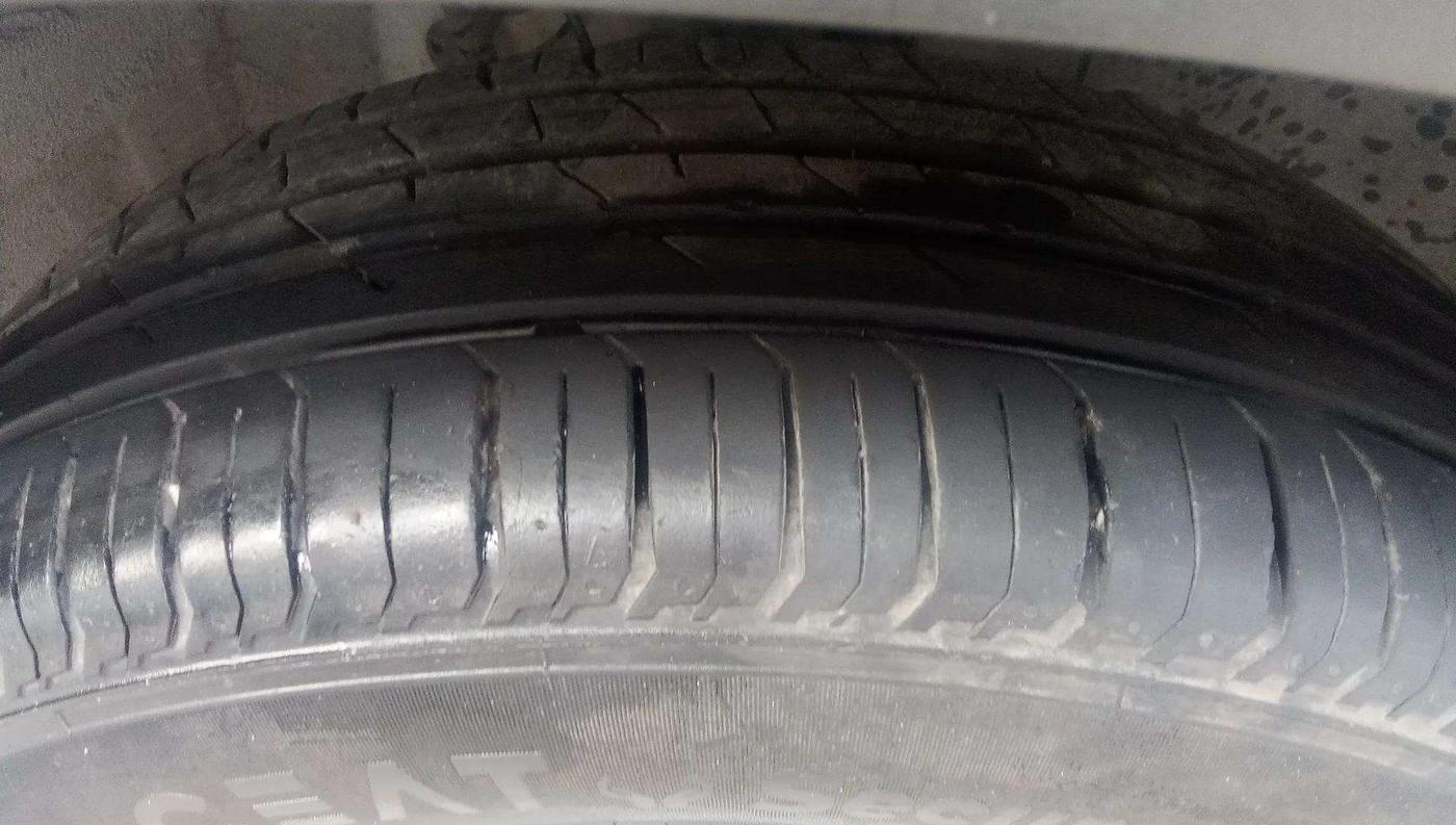 2021 Hyundai VENUE S 1.2, Petrol, Manual, 32,716 km, Right Front Tyre Tread
