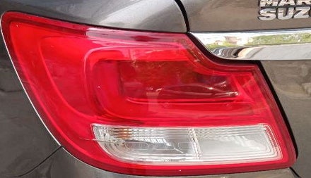 2018 Maruti Dzire LXI, Petrol, Manual, 90,993 km, Left tail light - Minor damage