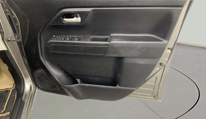 2022 Maruti New Wagon-R ZXI 1.2, Petrol, Manual, 55,618 km, Driver Side Door Panels Control