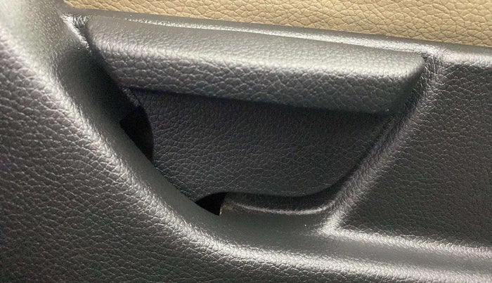 2018 Hyundai Eon ERA +, Petrol, Manual, 68,735 km, Driver Side Adjustment Panel