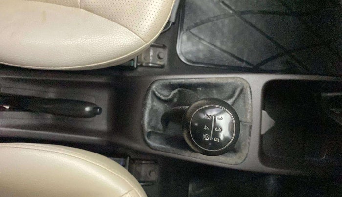 2018 Hyundai Eon ERA +, Petrol, Manual, 68,735 km, Gear lever - Boot cover slightly torn