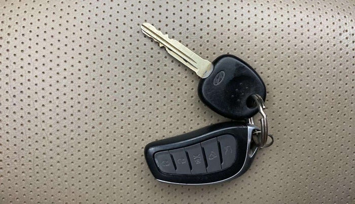 2018 Hyundai Eon ERA +, Petrol, Manual, 68,735 km, Key Close Up