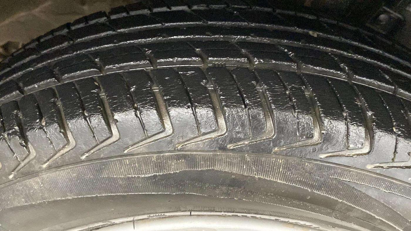 2015 Renault Kwid RXL, Petrol, Manual, 38,897 km, Right Front Tyre Tread