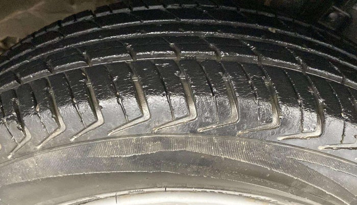 2015 Renault Kwid RXL, Petrol, Manual, 38,897 km, Right Front Tyre Tread