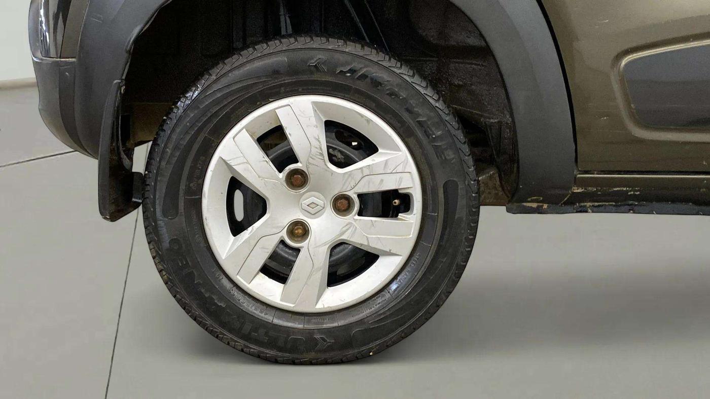 2015 Renault Kwid RXL, Petrol, Manual, 38,897 km, Right Rear Wheel